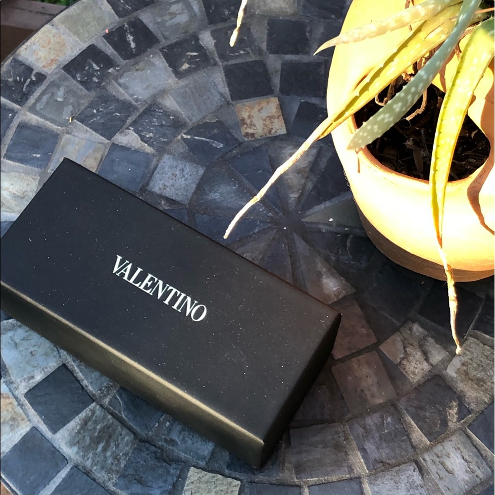Valentino women’s sunglasses V724S. NWB. - Picture 2 of 8